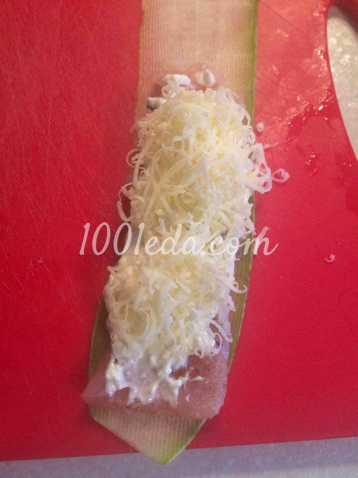 Рулетики из кабачка с куриным филе и творожным соусом: рецепт с пошаговым фото - Шаг №6