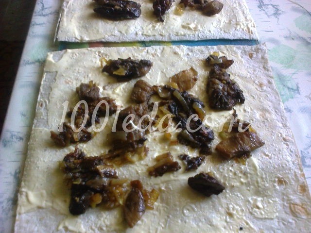 Рулеты из лаваша с грибами, сыром и зеленью: рецепт с пошаговым фото - Шаг №5