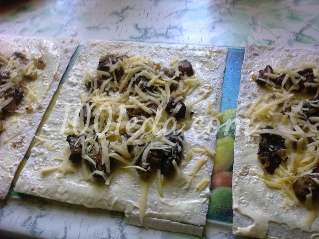 Рулеты из лаваша с грибами, сыром и зеленью: рецепт с пошаговым фото - Шаг №6