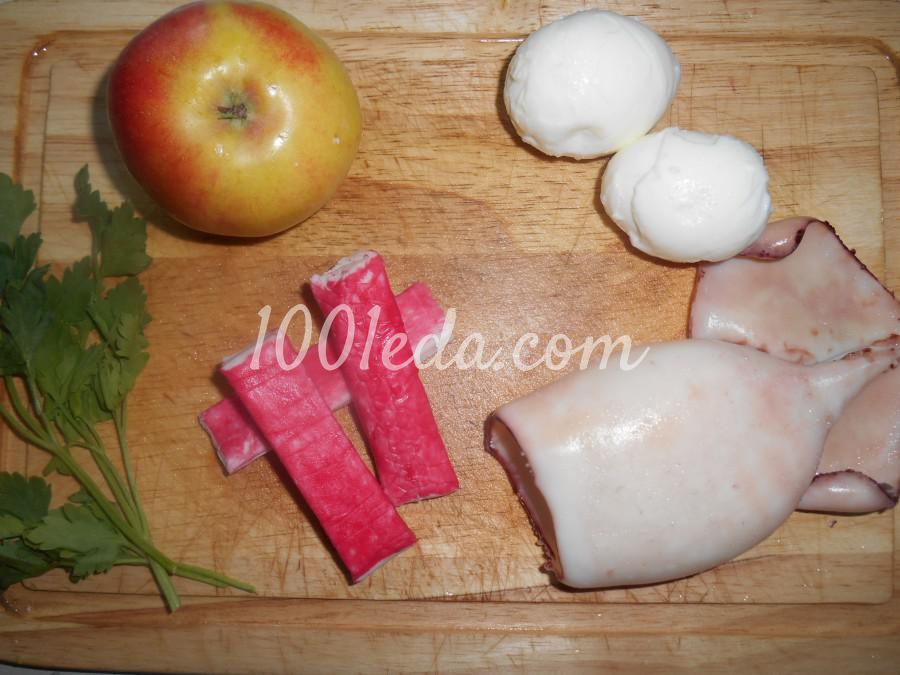 Салат с кальмарами, крабовыми палочками и яблоком: пошаговый с фото - Шаг №1