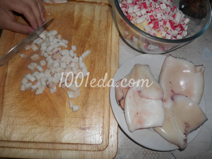 Салат с кальмарами, крабовыми палочками и яблоком: пошаговый с фото - Шаг №3 Салат с кальмарами, крабовыми палочками и яблоком: пошаговый с фото - Шаг №3