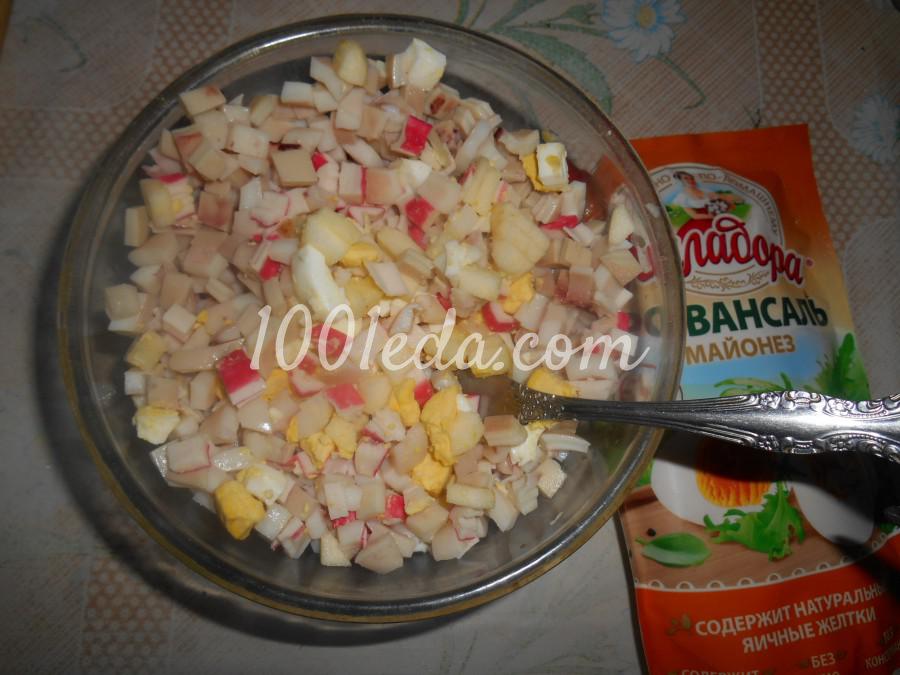 Салат с кальмарами, крабовыми палочками и яблоком: пошаговый с фото - Шаг №5 Салат с кальмарами, крабовыми палочками и яблоком: пошаговый с фото - Шаг №5