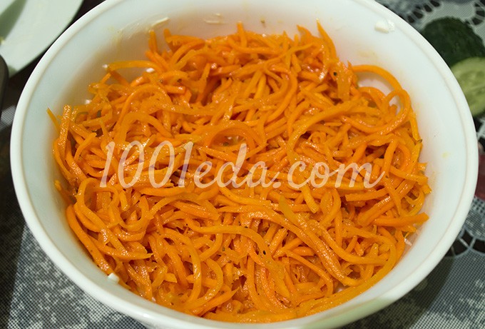 Салат Фиалка с куриным филе и морковкой по-корейски: рецепт с пошаговым фото - Шаг №13