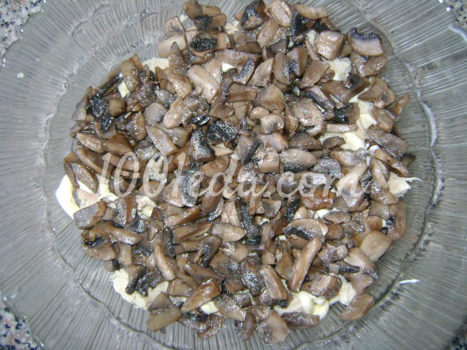 Салат Королевский с курицей, грибами и огурцом: рецепт с пошаговым фото - Шаг №2