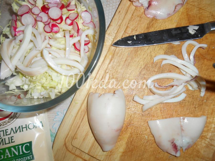 Салат из кальмаров, капусты, свежего огурца и редиса: пошаговое фото - Шаг №3