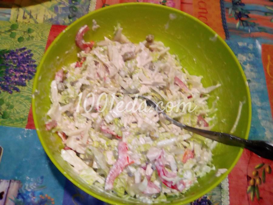 Салат из китайской капусты с куриным филе, яблоком и зелёным горошком Салат из китайской капусты с куриным филе, яблоком и зелёным горошком