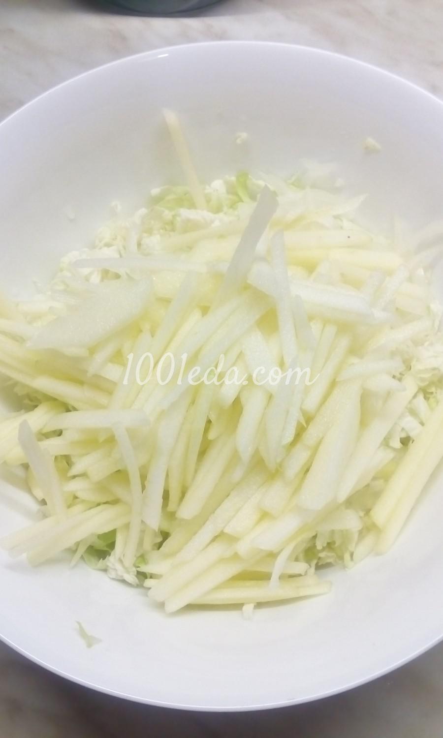 Салат из пекинской капусты с луком и яблоком, заправленный сметаной Салат из пекинской капусты с луком и яблоком, заправленный сметаной