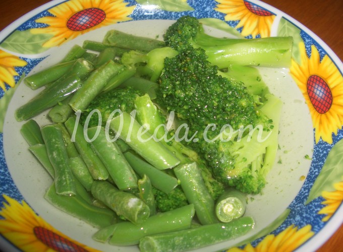 Салат из свежих овощей с брокколи и стручковой фасолью: рецепт с пошаговым фото - Шаг №1