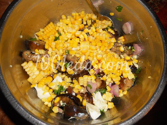 Салат из запеченных баклажан с кукурузой: рецепт с пошаговым фото - Шаг №6