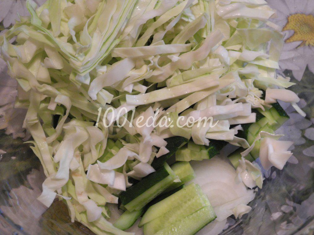 Салат с капустой и колбасой на скорую руку: рецепт с пошаговым фото - Шаг №1