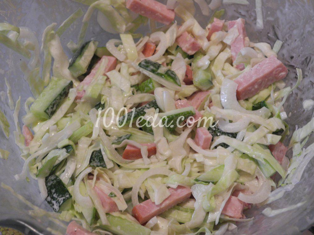 Салат с капустой и колбасой на скорую руку: рецепт с пошаговым фото - Шаг №3