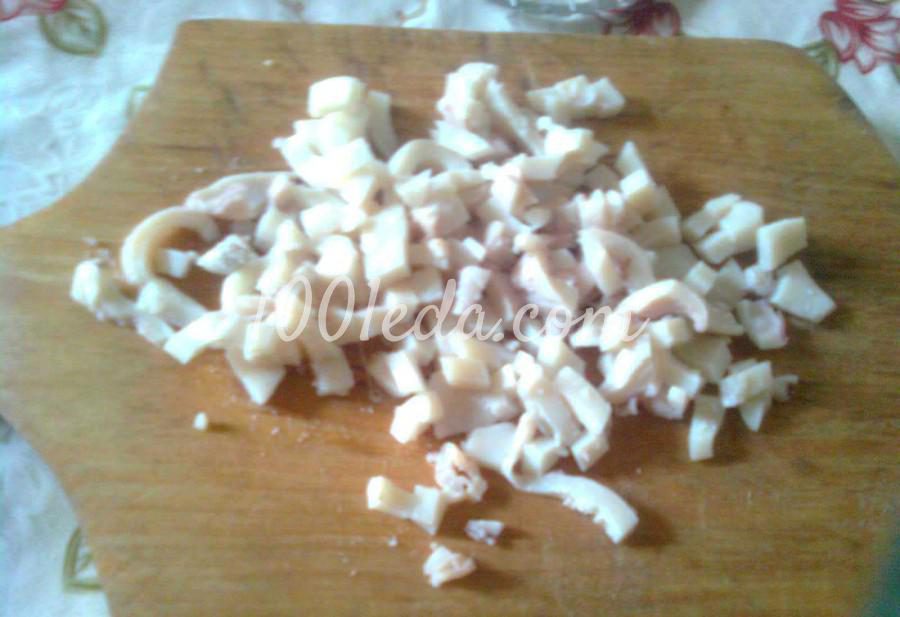 Салат с кальмаром и маринованными огурцами: рецепт с пошаговым фото - Шаг №2
