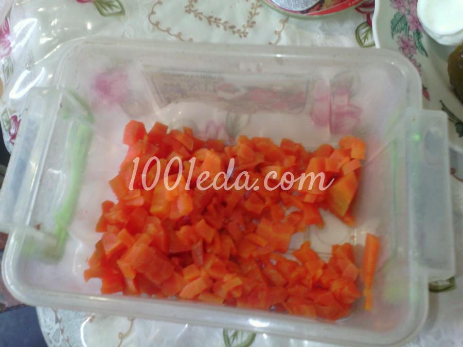 Салат с кальмаром и маринованными огурцами: рецепт с пошаговым фото - Шаг №4