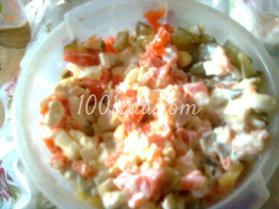 Салат с кальмаром и маринованными огурцами: рецепт с пошаговым фото - Шаг №8