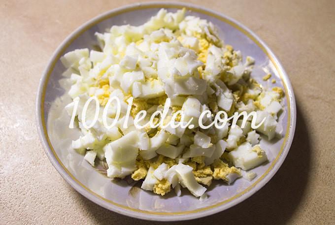 Салат с крабовыми палочками, консервированной кукурузой и свежим огурцом: пошагово с фото - Шаг №4