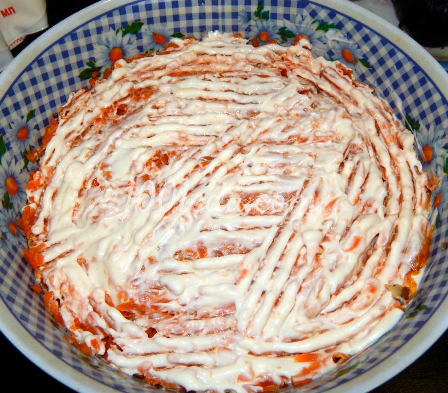 Салат с рыбными консервами и свеклой: рецепт с пошаговым фото - Шаг №6