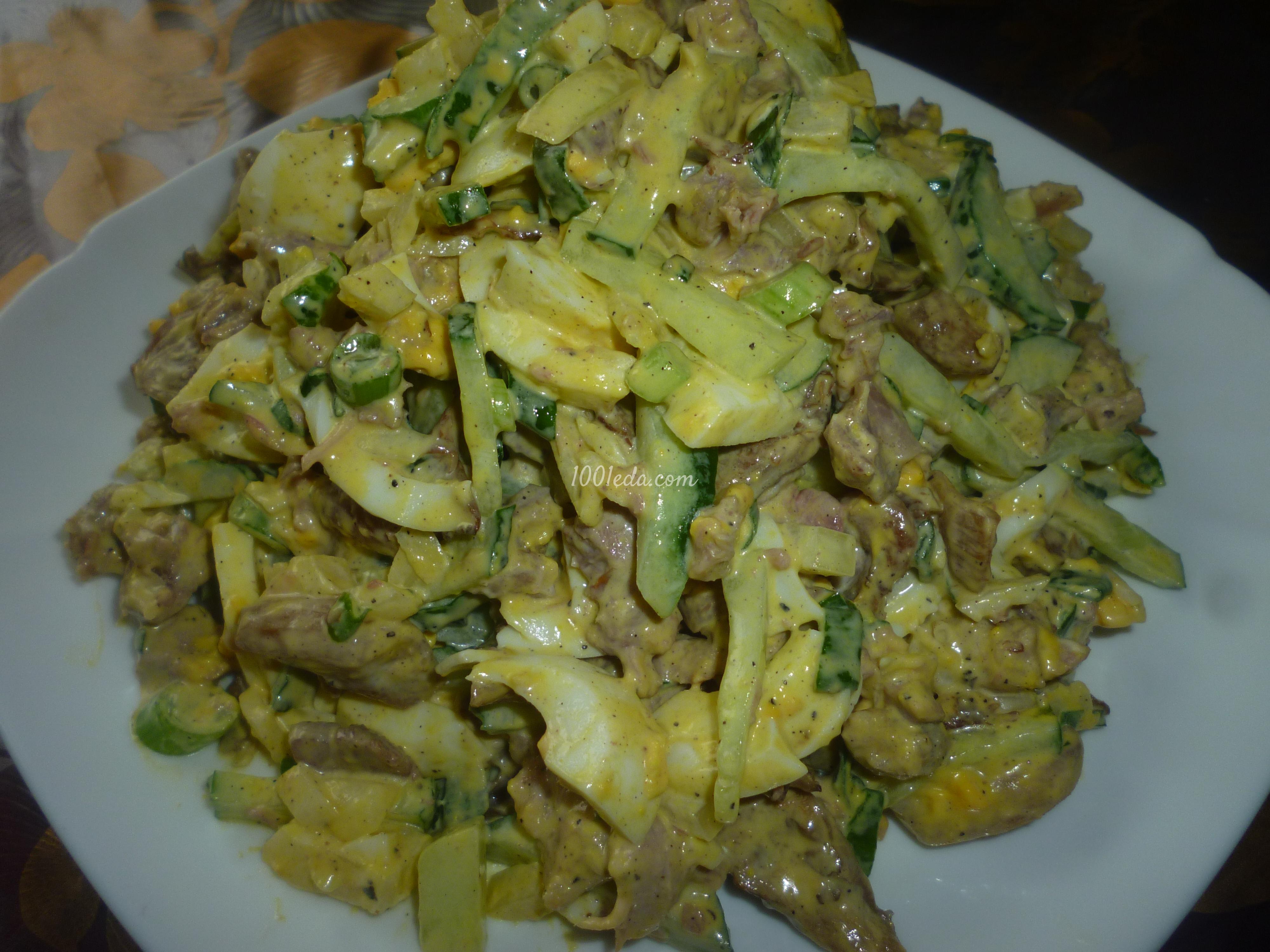 Салат с жареными вешенками, мясом, яйцом и огурцом: рецепт с пошаговым фото - Шаг №6