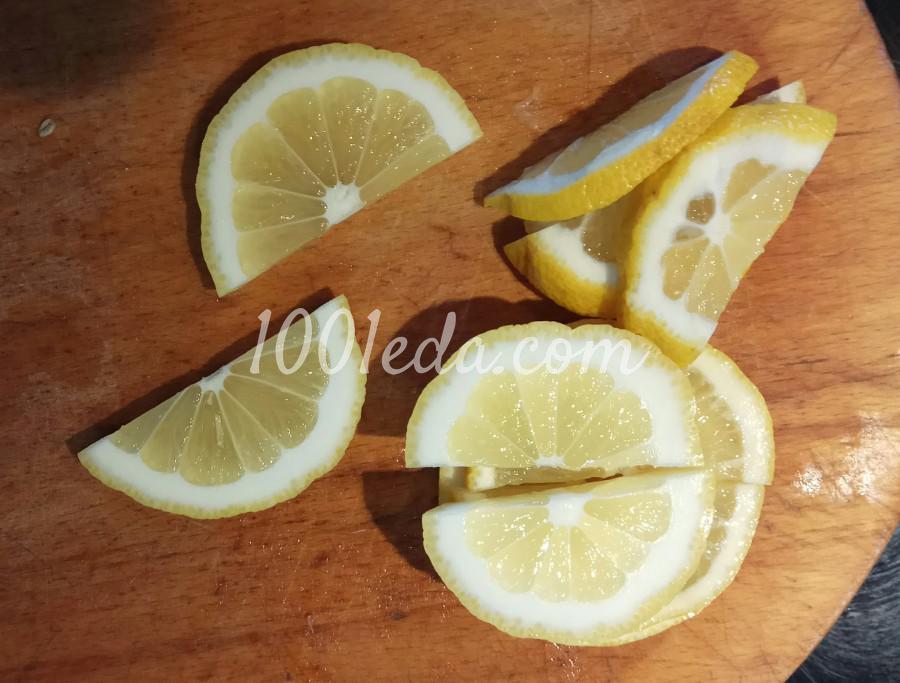 Скумбрия, запечённая с лимоном в духовке: пошаговый с фото - Шаг №3 Скумбрия, запечённая с лимоном в духовке: пошаговый с фото - Шаг №3