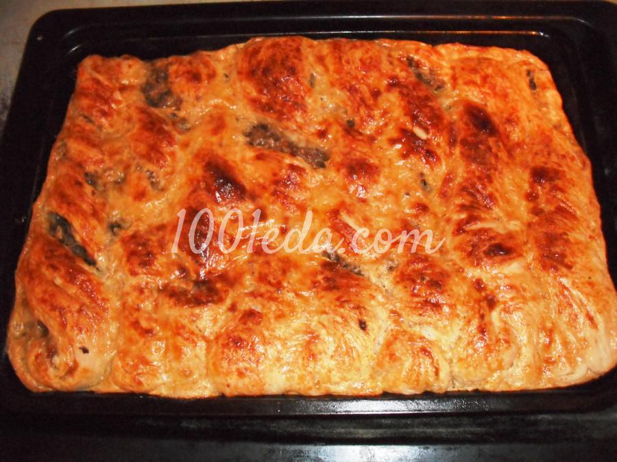 Слоеный дрожжевой пирог с мясом и сливочной корочкой: рецепт с пошаговым фото - Шаг №17