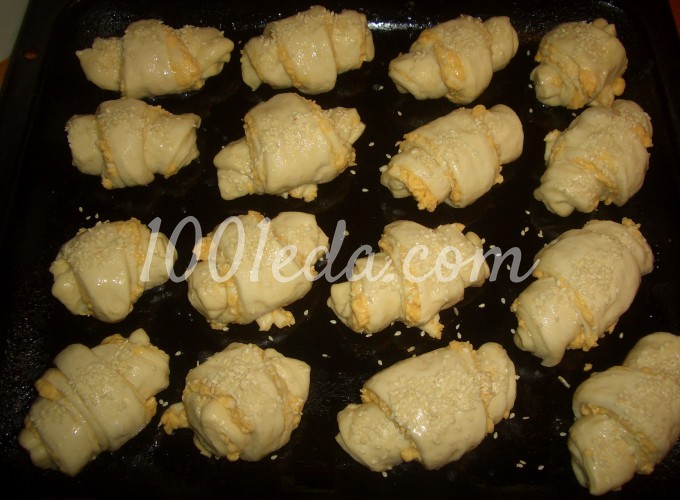 Слоистые дрожжевые булочки с сыром: рецепт с пошаговым фото - Шаг №12