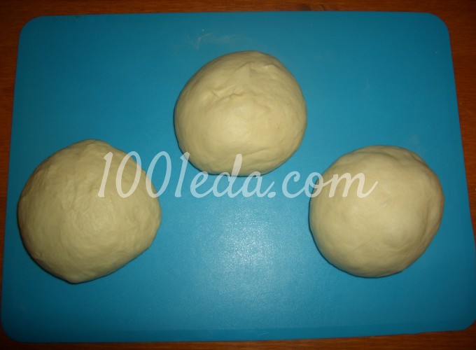 Слоистые дрожжевые булочки с сыром: рецепт с пошаговым фото - Шаг №4