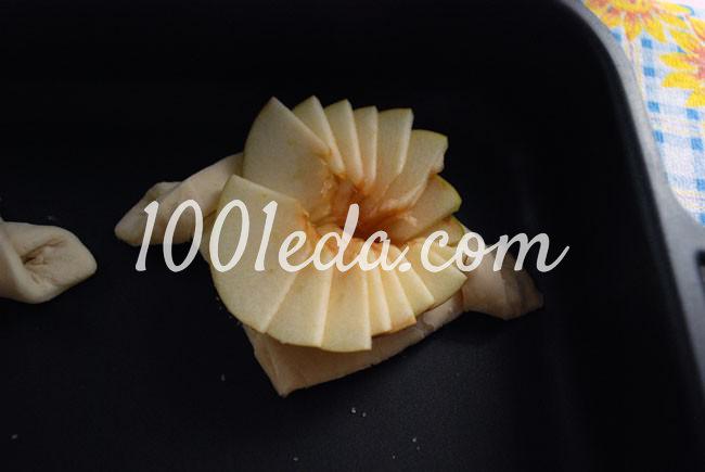 Слойки с яблоками для больших и маленьких сладкоежек: рецепт с пошаговым фото - Шаг №9