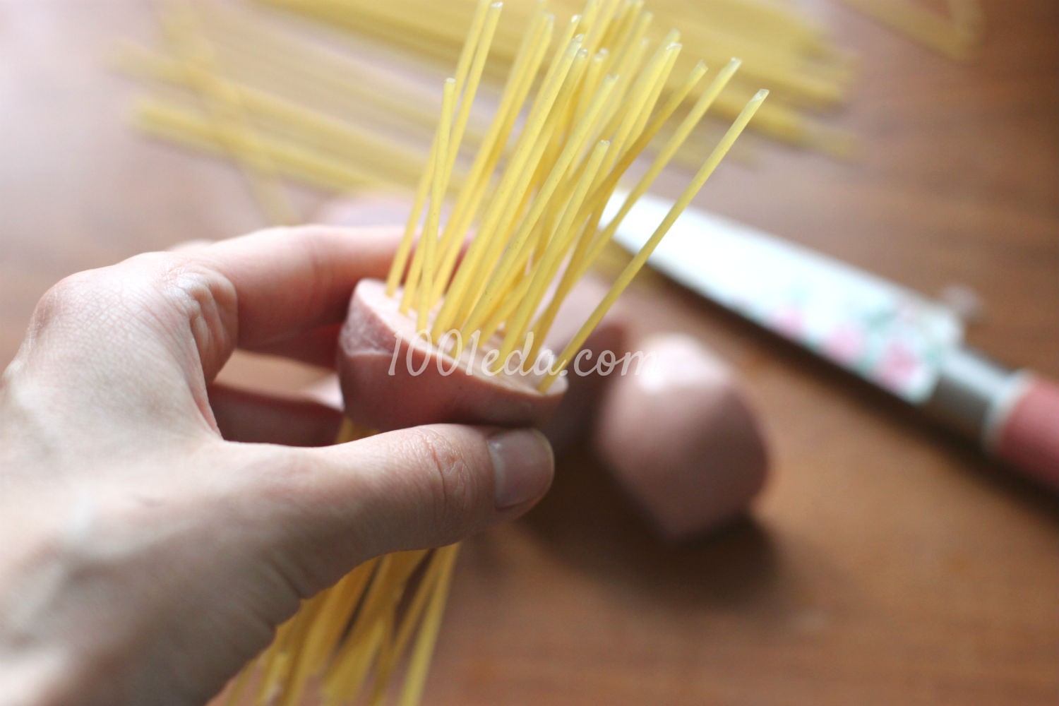 Спагетти с сардельками на новый лад: рецепт с пошаговым фото - Шаг №1