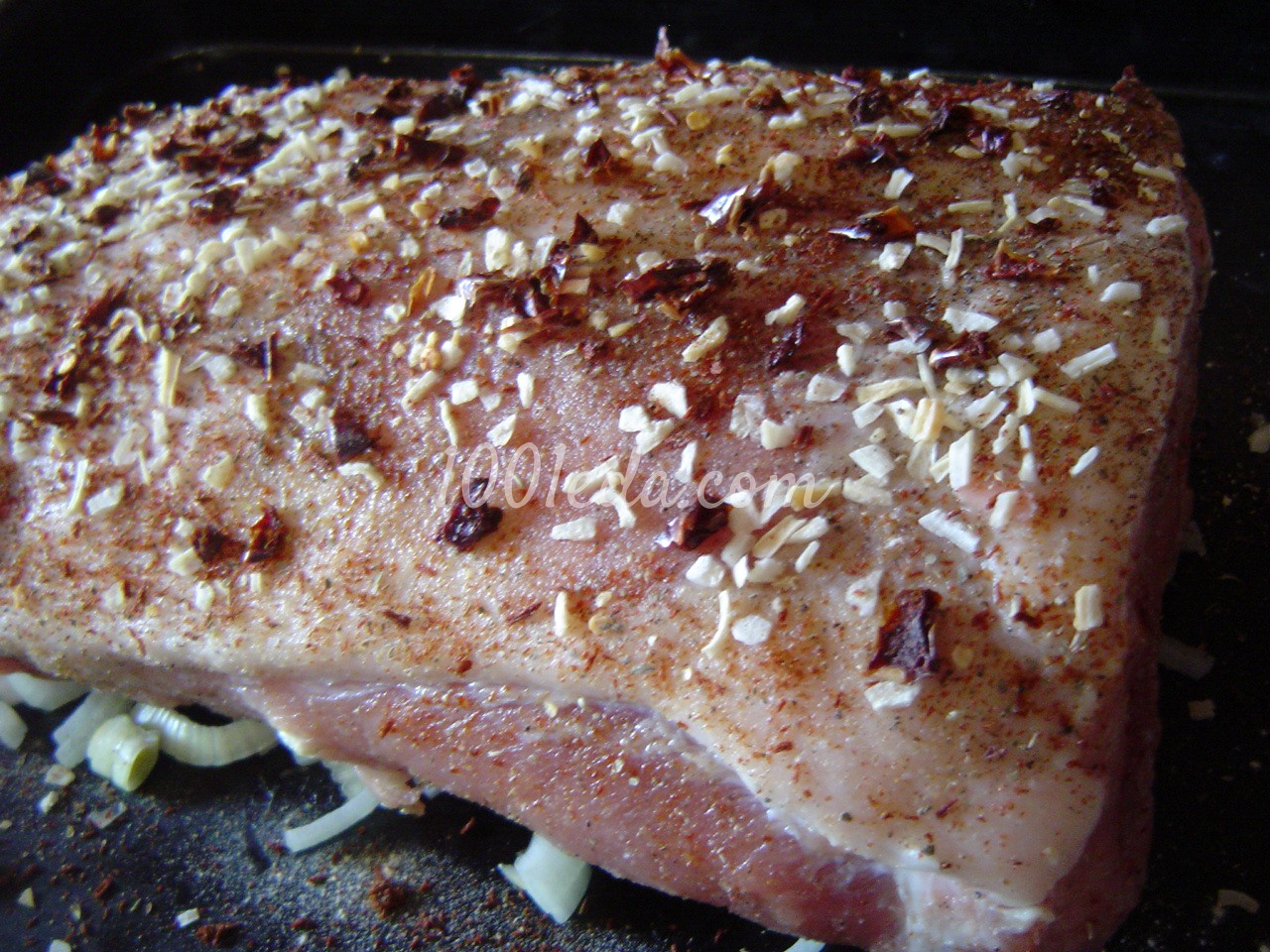 Свиная корейка на луковой подушке: рецепт с пошаговым фото - Шаг №8