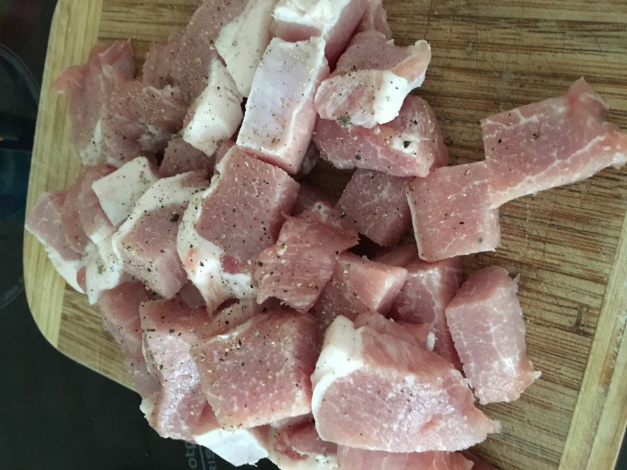 Свинина тушеная с имбирём и карри: рецепт с пошаговым фото - Шаг №1
