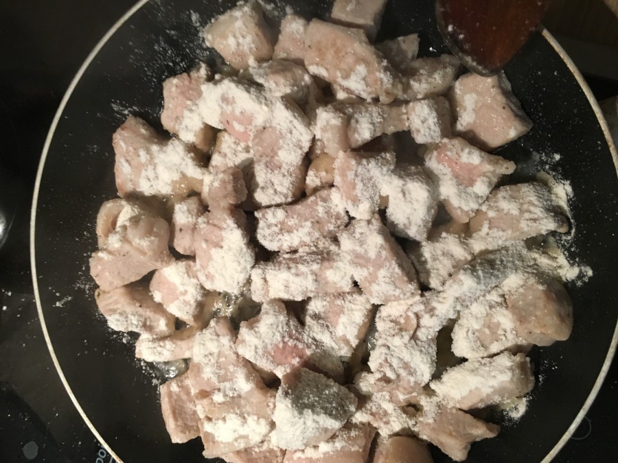 Свинина тушеная с имбирём и карри: рецепт с пошаговым фото - Шаг №5