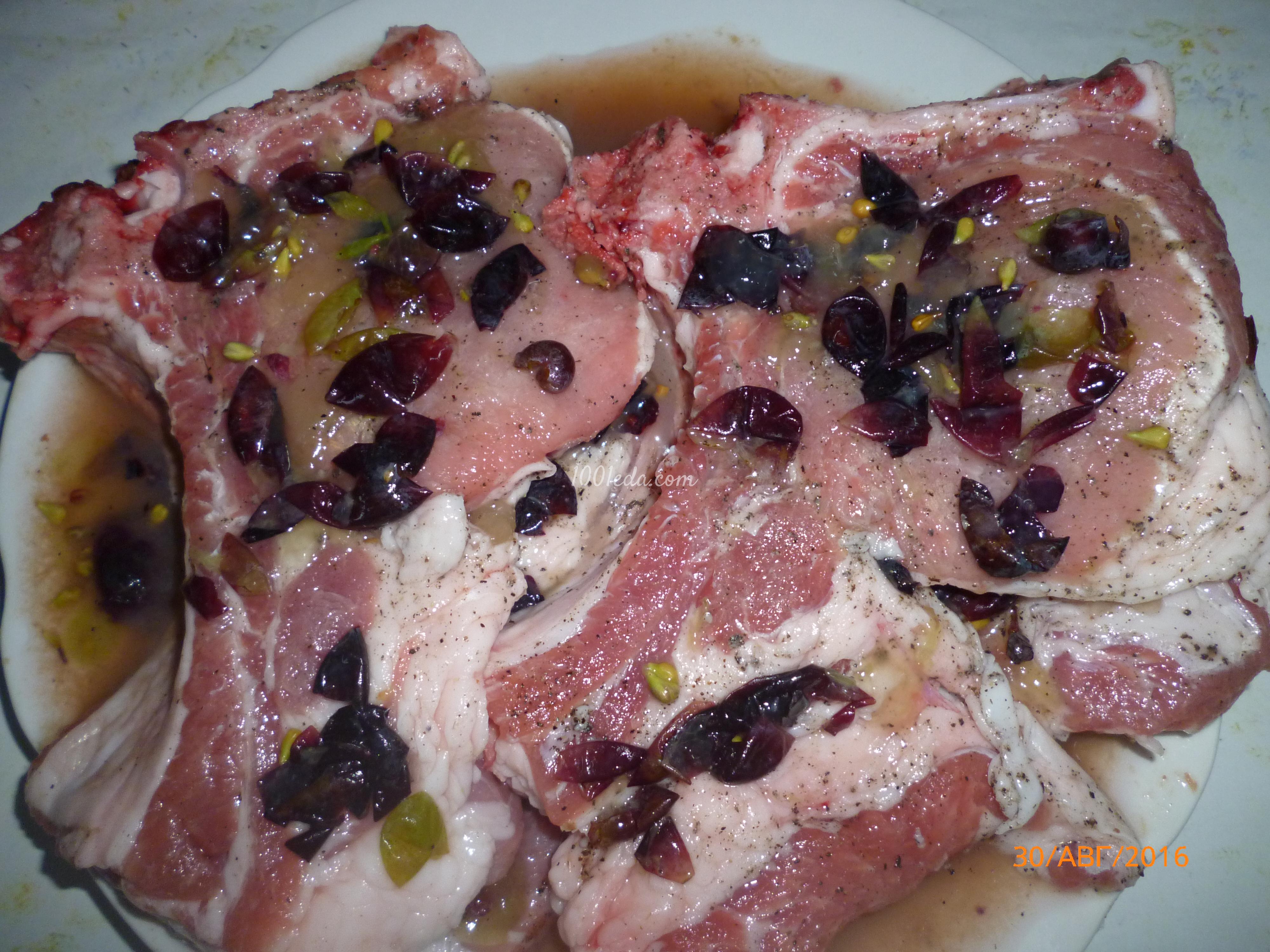 Свиной стейк в винограде на решетке барбекю: рецепт с пошаговым фото - Шаг №6
