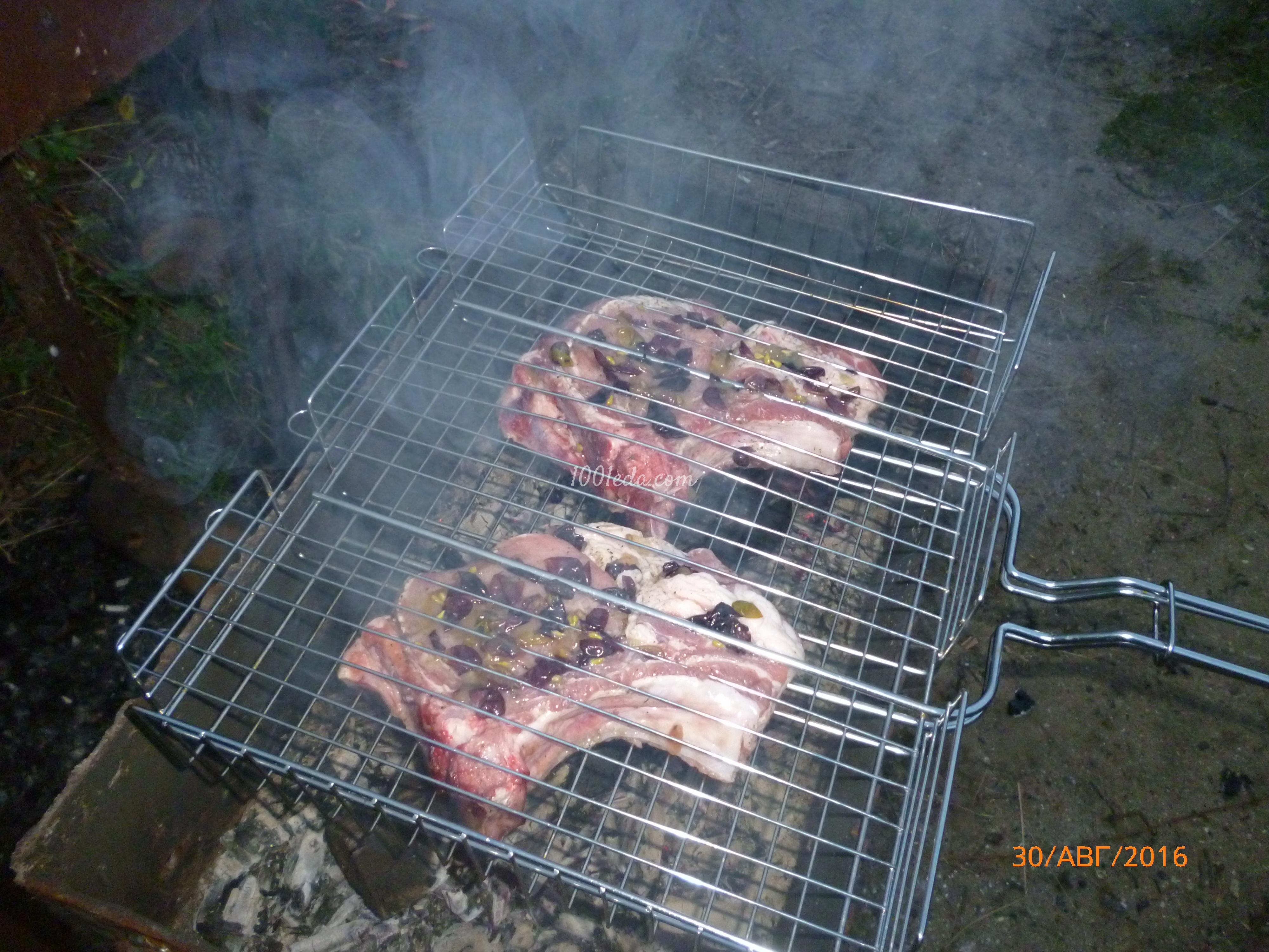 Свиной стейк в винограде на решетке барбекю: рецепт с пошаговым фото - Шаг №7