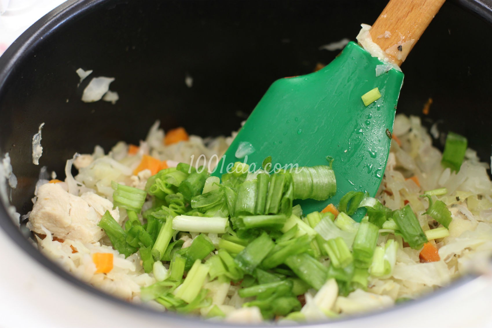 Тушеная капуста с рисом и куриной грудкой в мультиварке: рецепт с пошаговым фото - Шаг №4