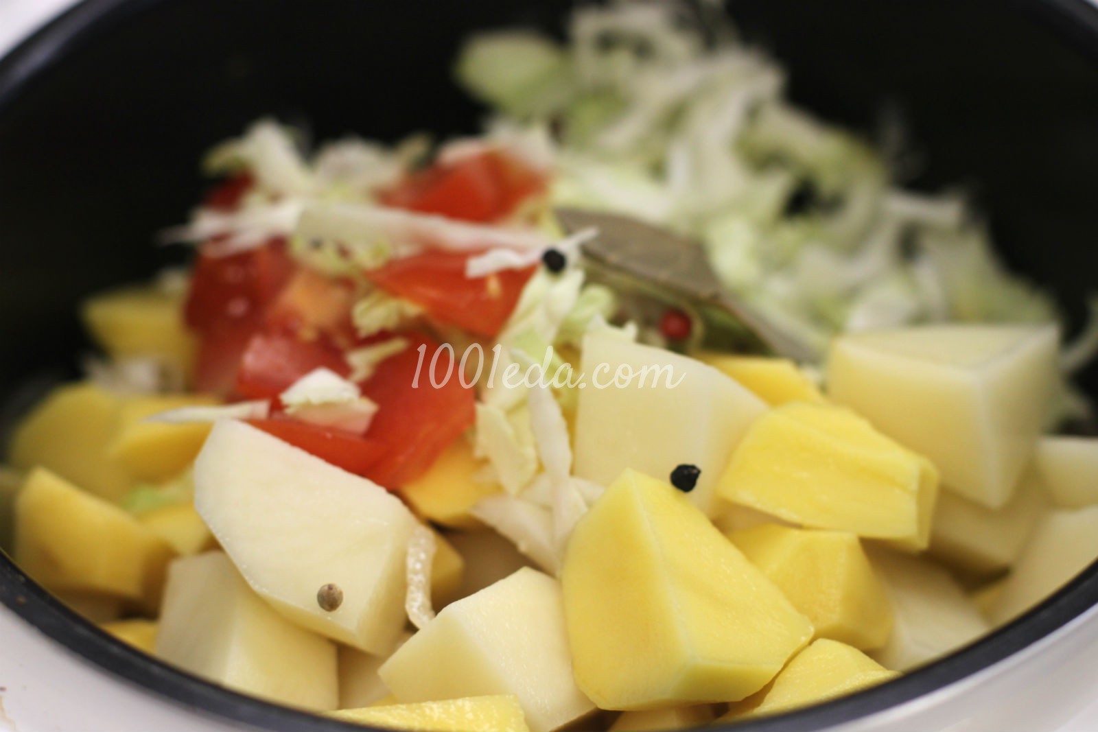 Тушеный картофель со свининой и сушеными помидорами в мультиварке: рецепт с пошаговым фото - Шаг №6