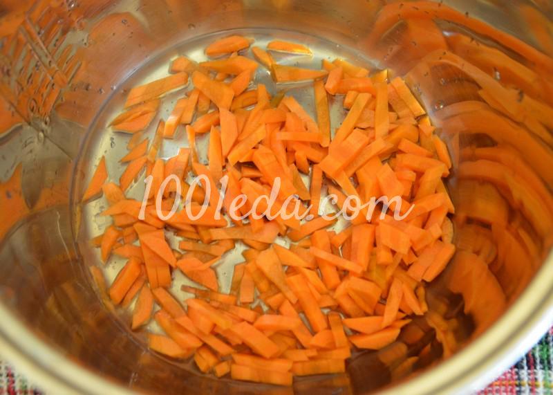 Тушеный картофель в мультиварке с морковью и чесноком: рецепт с пошаговым фото - Шаг №3