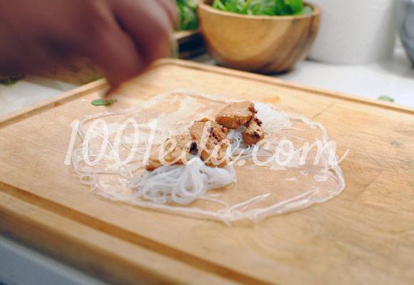 Спринг-роллы с курицей и чесноком: рецепт с пошаговым фото - Шаг №8 Спринг-роллы с курицей и чесноком: рецепт с пошаговым фото - Шаг №8