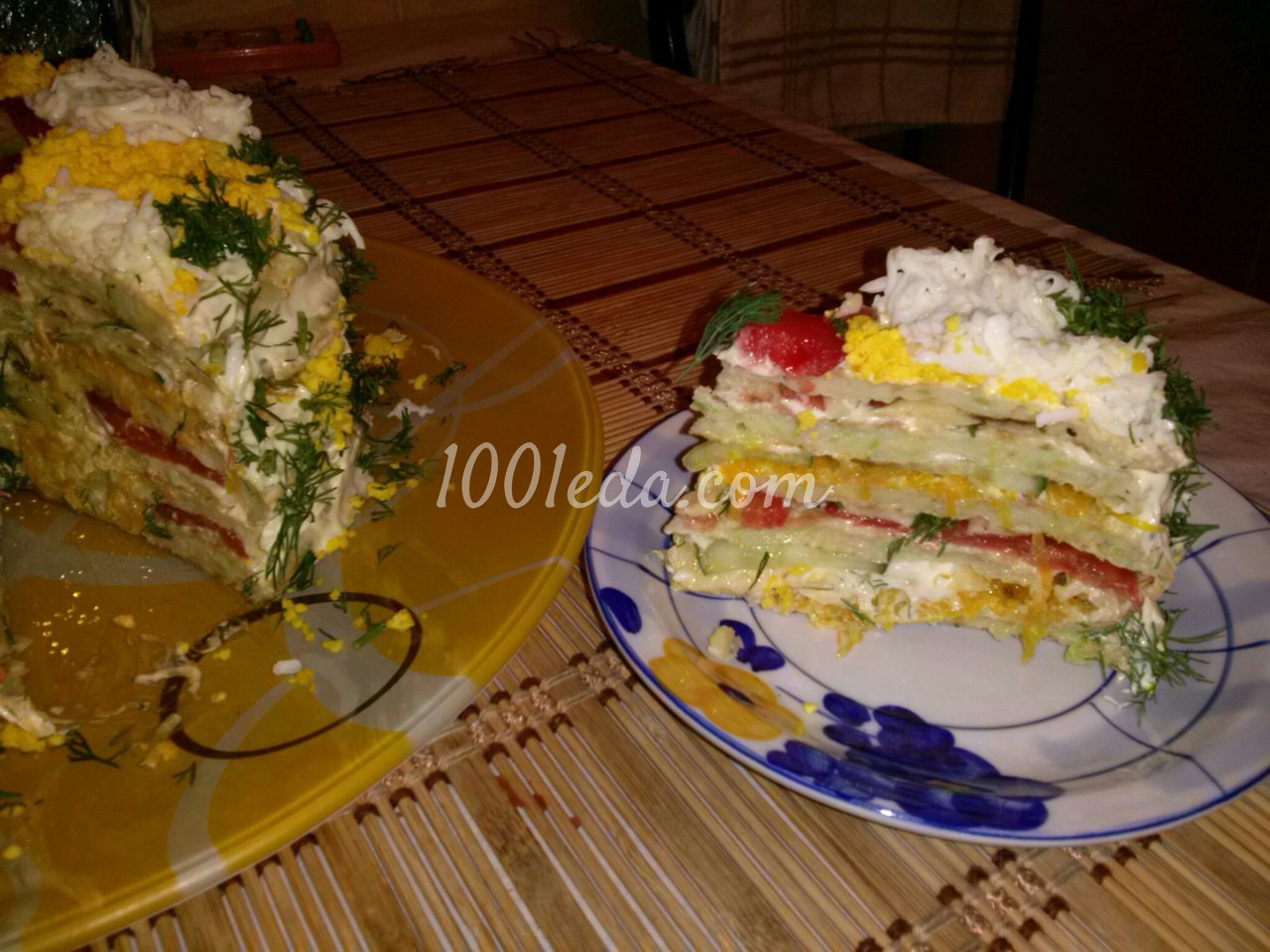 Весенний витаминный кабачковый торт с сыром, помидорами и огурцами - Шаг №3