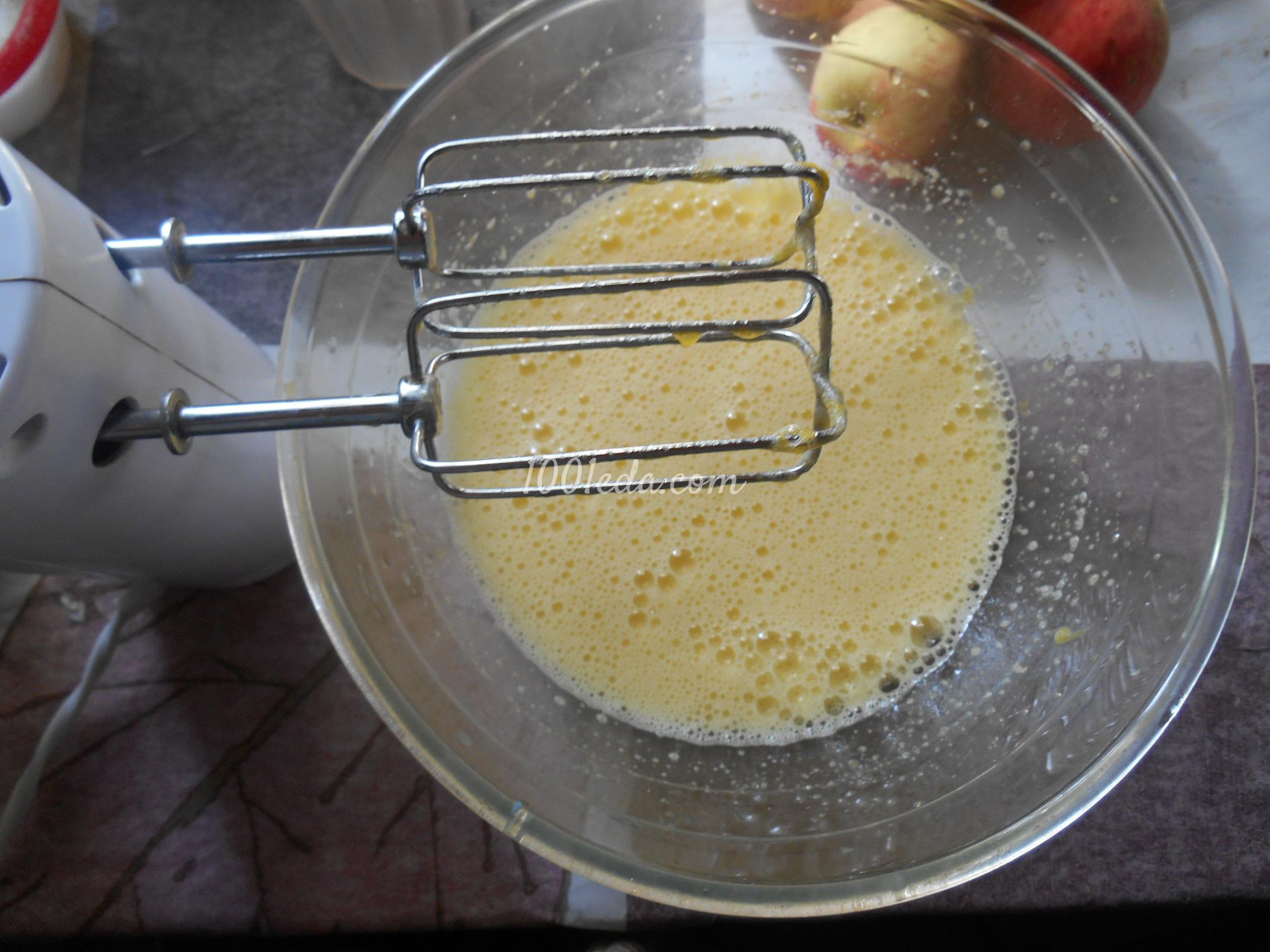 Яблочная шарлотка из кукурузной муки: рецепт с пошаговым фото - Шаг №3