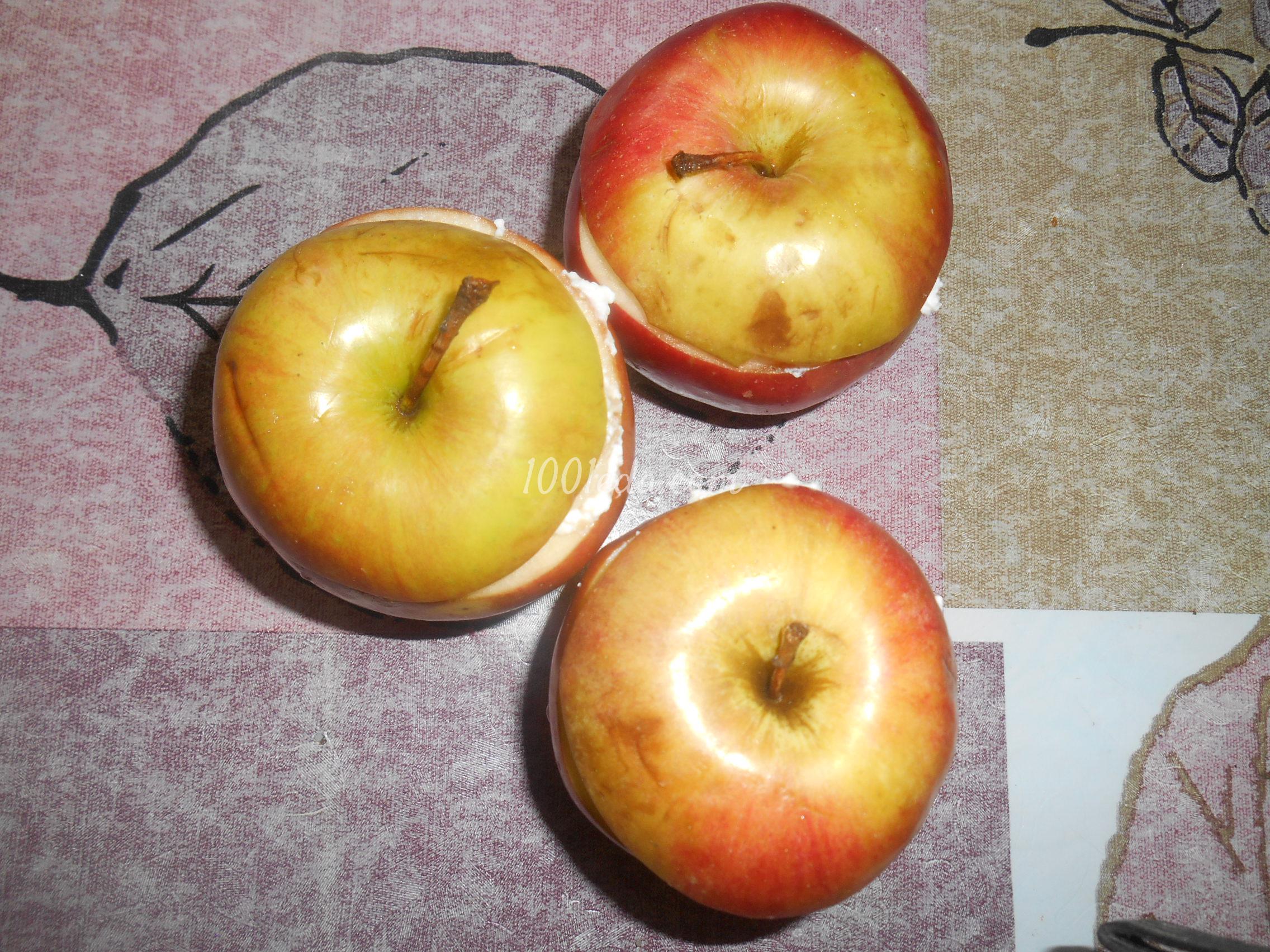 Яблоки с творогом и изюмом в духовке: рецепт с пошаговым фото - Шаг №6