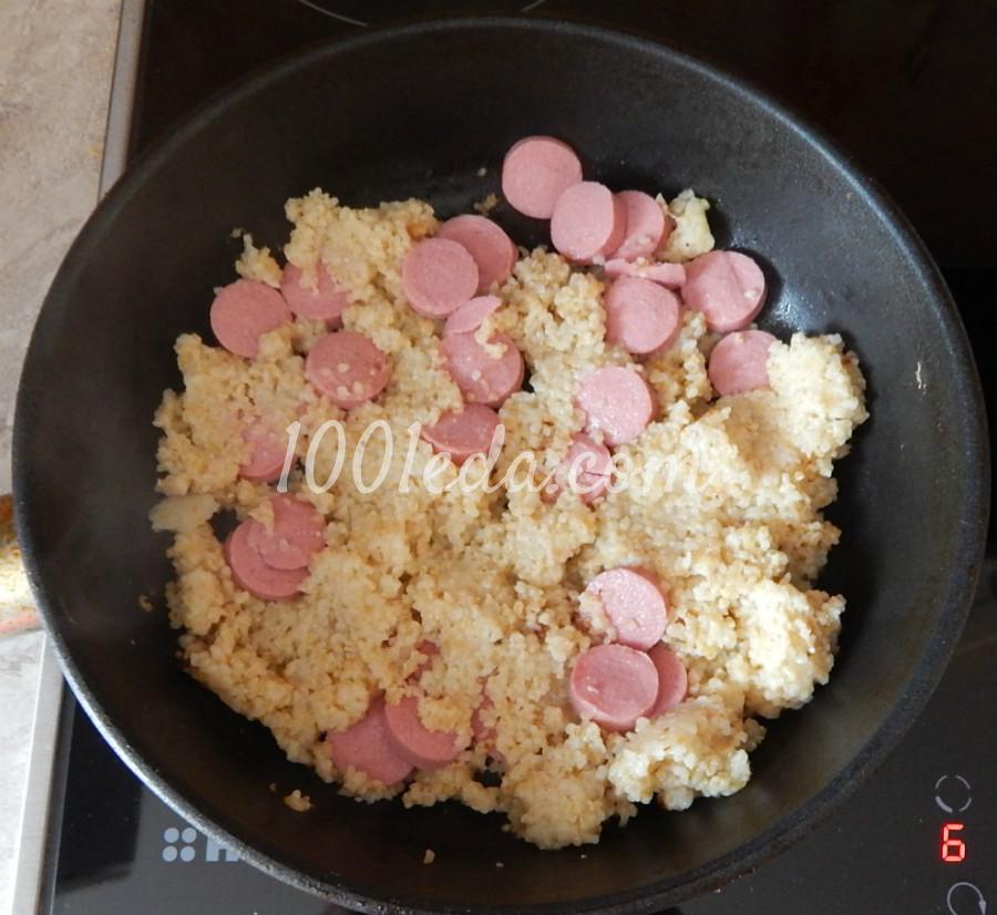 Ячневая каша с сосисками на сковороде: пошаговое фото - Шаг №2