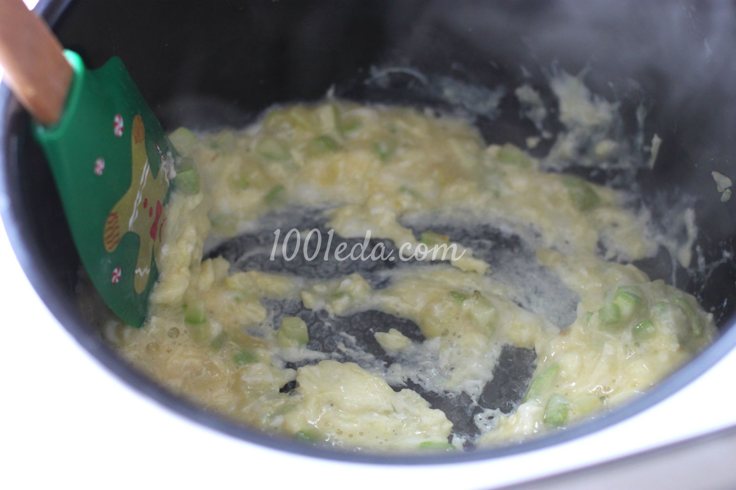 Яичница-болтунья с кабачками: рецепт с пошаговым фото - Шаг №4