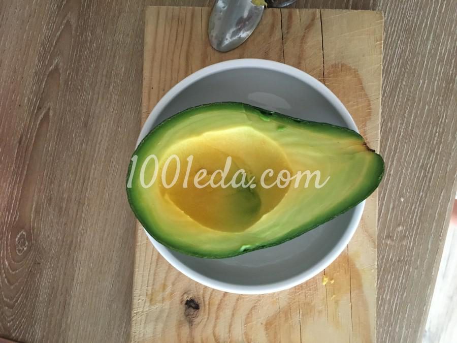 Яичница с беконом в авокадо: рецепт с пошаговым фото - Шаг №2