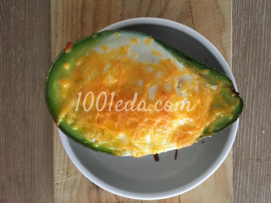 Яичница с беконом в авокадо: рецепт с пошаговым фото - Шаг №6