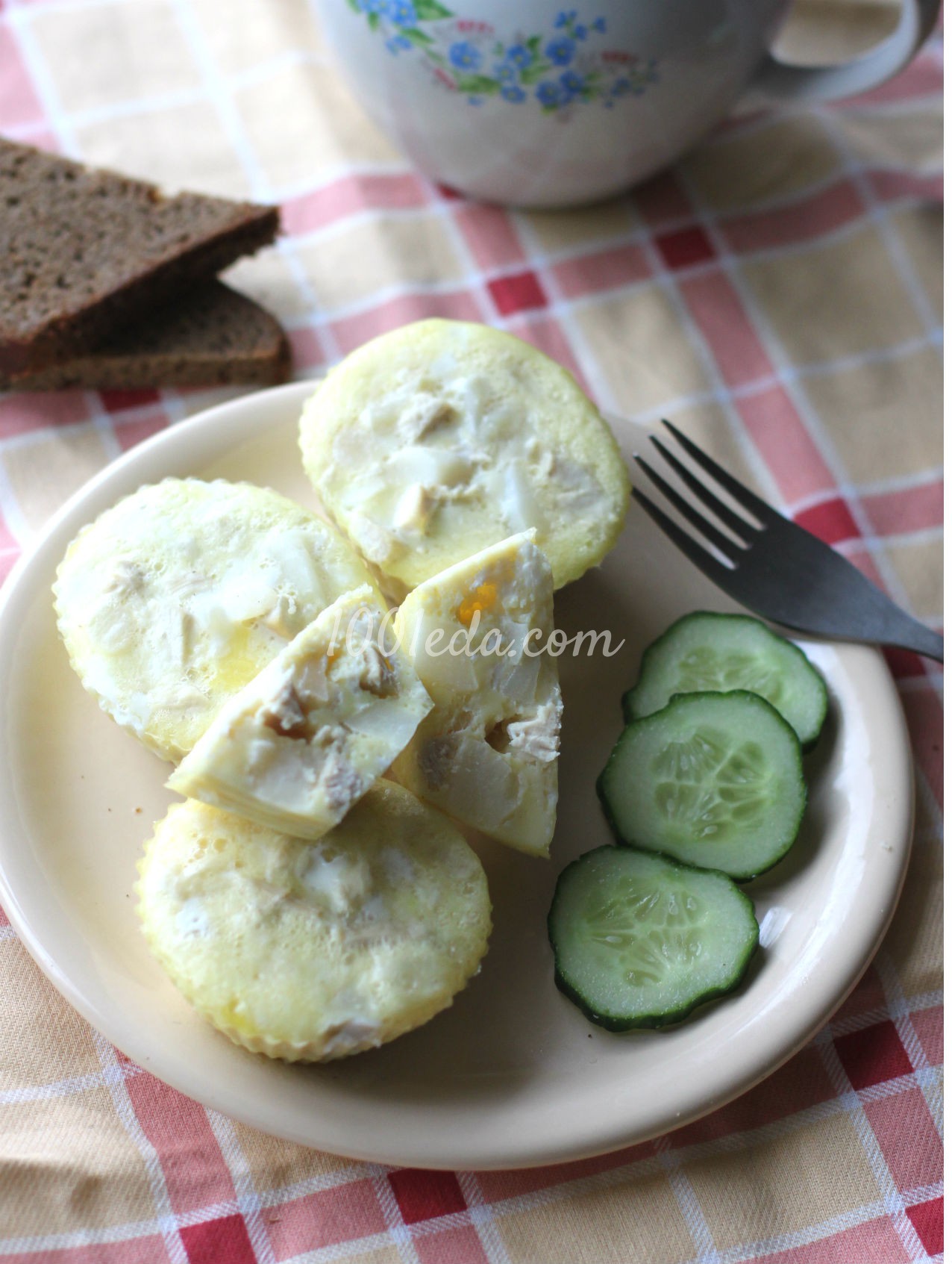 Яичные кексы с куриной грудкой, картофелем и пармезаном в мультиварке: рецепт с пошаговым фото - Шаг №5