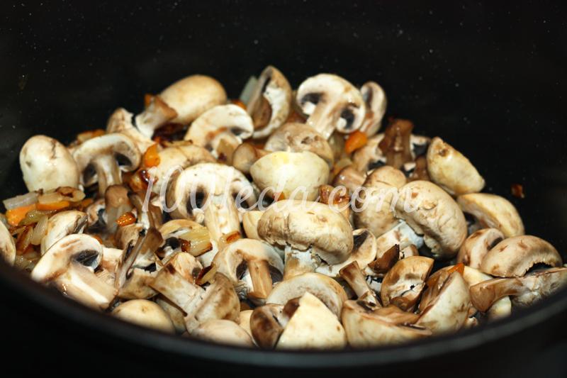 Жареная картошка с мясом и грибами под сыром с зеленью: рецепт с пошаговым фото - Шаг №1