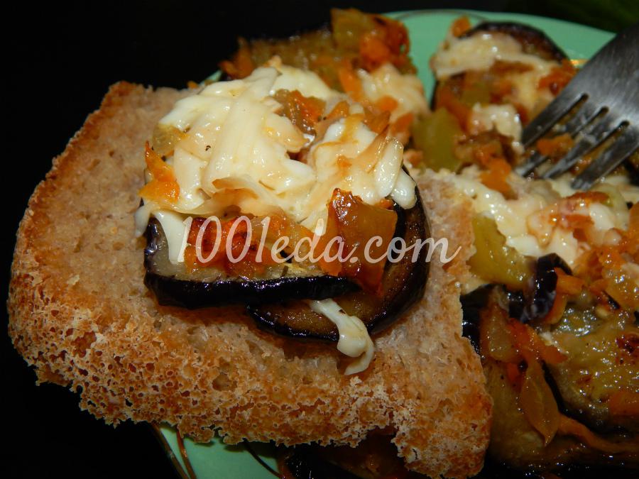 Запеченные бутербродики из баклажана с овощной зажаркой и сыром: рецепт с пошаговым фото - Шаг №10