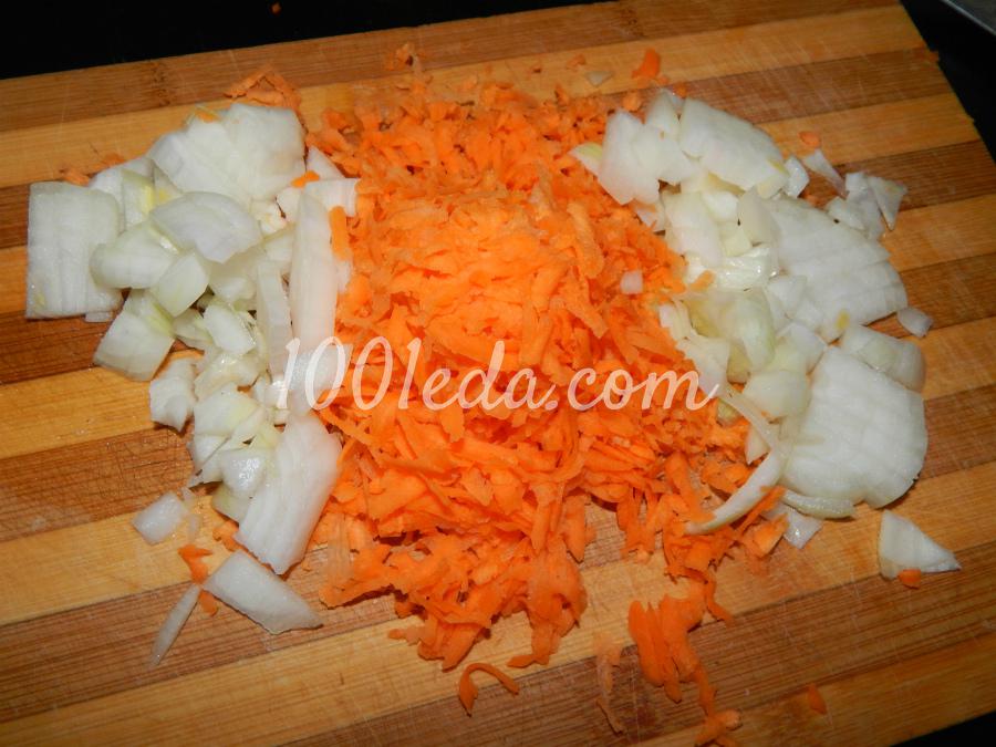 Запеченные бутербродики из баклажана с овощной зажаркой и сыром: рецепт с пошаговым фото - Шаг №2