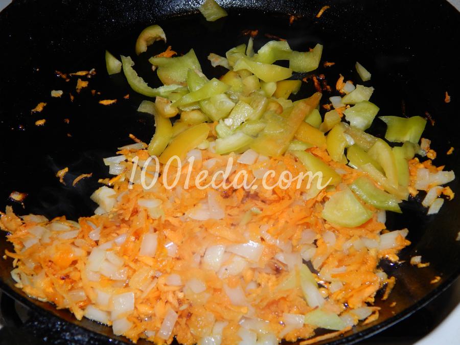 Запеченные бутербродики из баклажана с овощной зажаркой и сыром: рецепт с пошаговым фото - Шаг №4