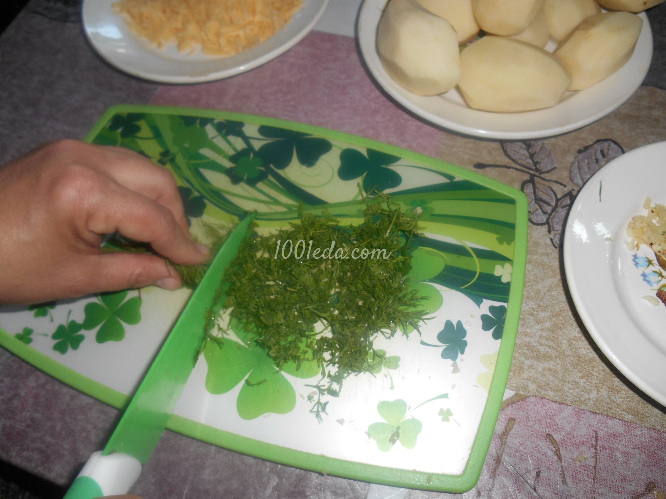 Запеканка из тертого картофеля с сыром, чесноком и зеленью: рецепт с пошаговым фото - Шаг №3