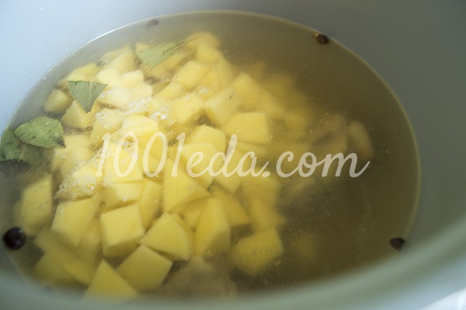 Зеленый суп с яйцом пашот в мультиварке: рецепт с пошаговым фото - Шаг №14